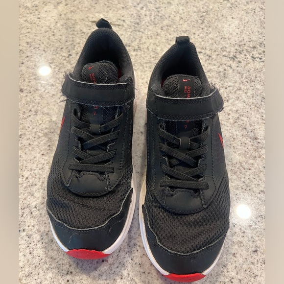 Boys Nike Shoes Size 3 - Picture 2 of 7